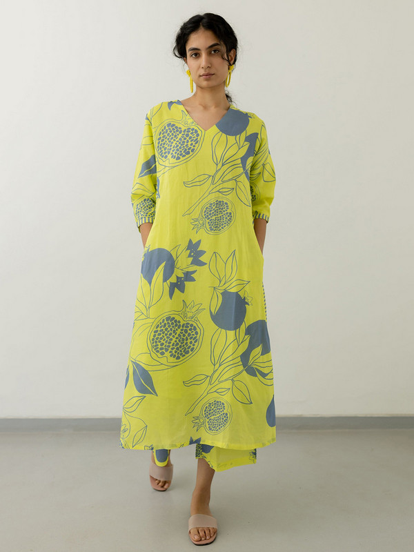 Rivanta  Floral Printed V-Neck Salwar Suit Set 
