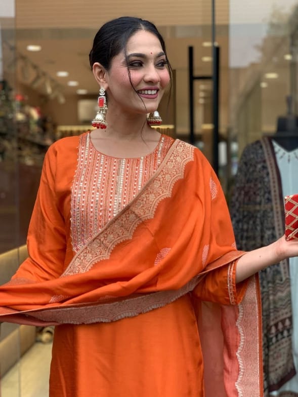 Divashree Embroidered Silk Blend Salwar Suit Set 