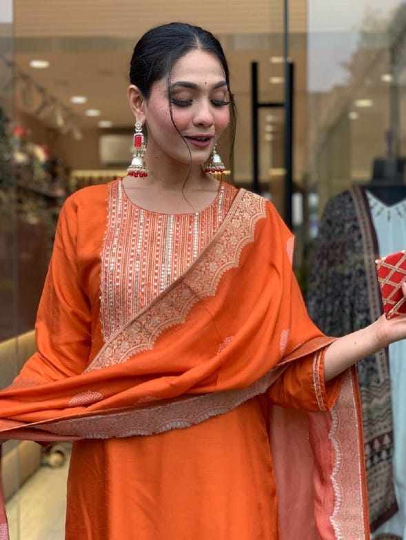 Divashree Embroidered Silk Blend Salwar Suit Set 