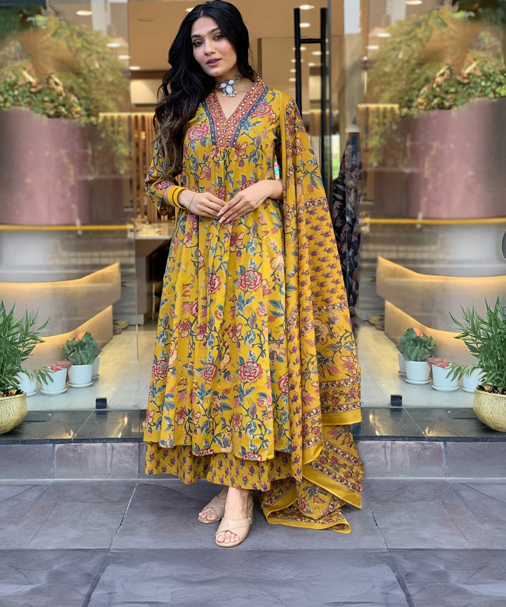 Divashree Floral Printed Viscose Salwar Suit Set 