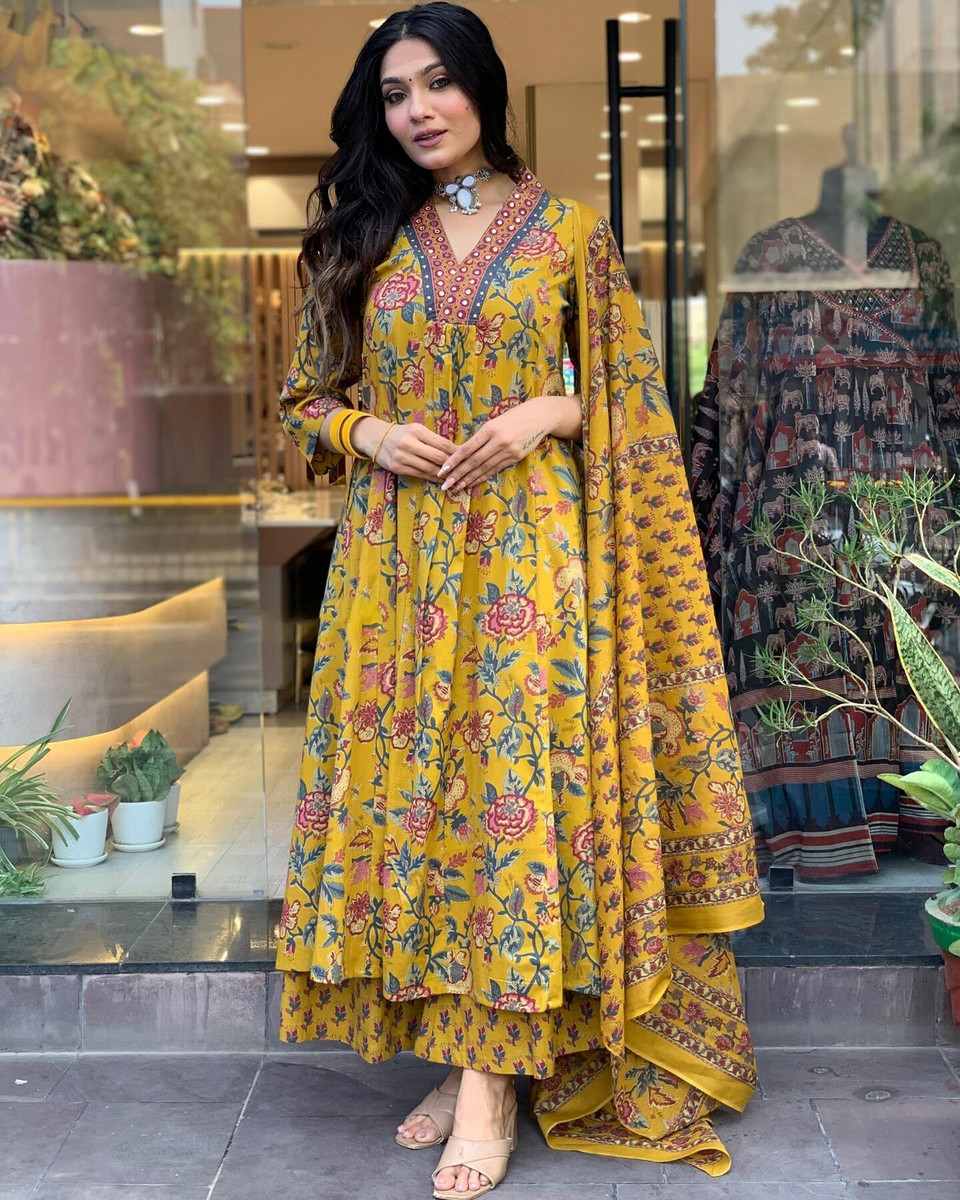 Divashree Floral Printed Viscose Salwar Suit Set 