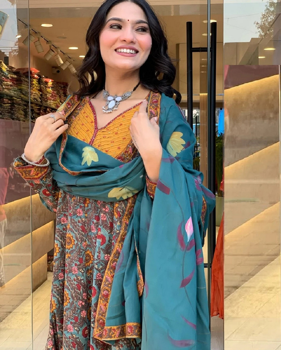 Divashree Viscose Rayon A-Line Salwar Suit Set 