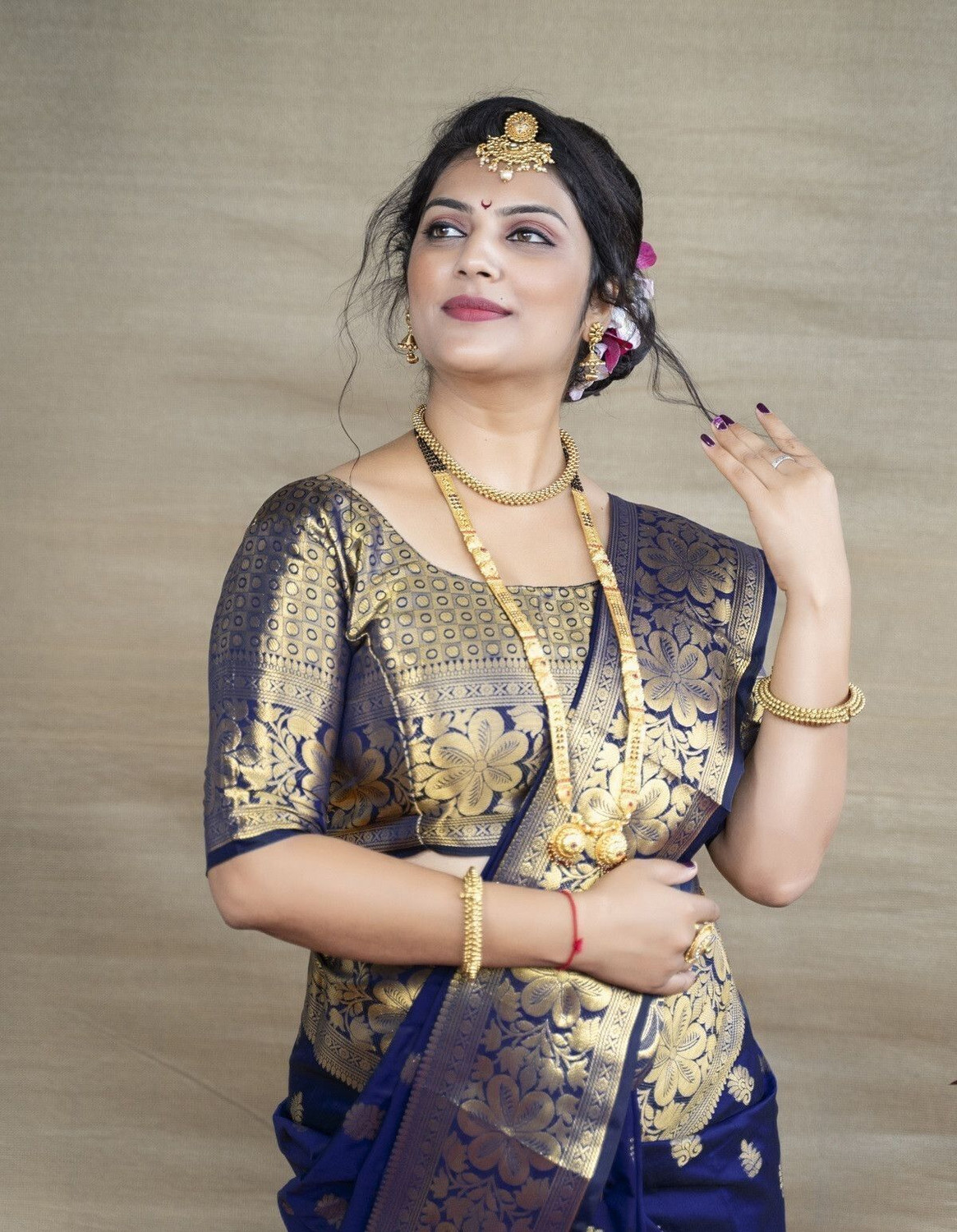  Avnika Woven Kanjivaram Festive Wear