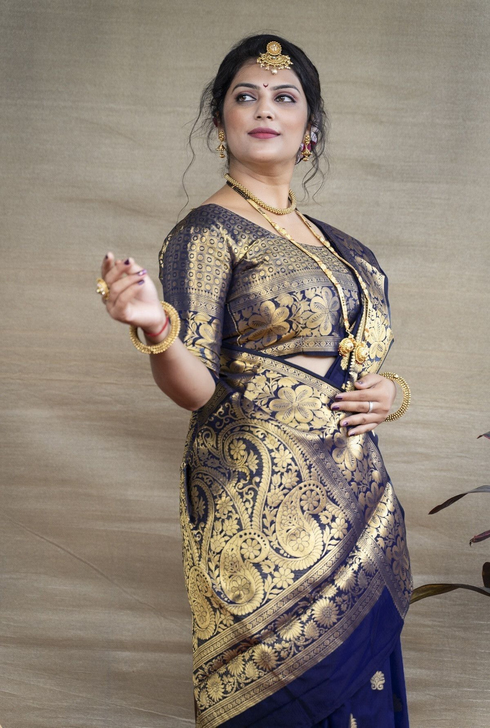  Avnika Woven Kanjivaram Festive Wear