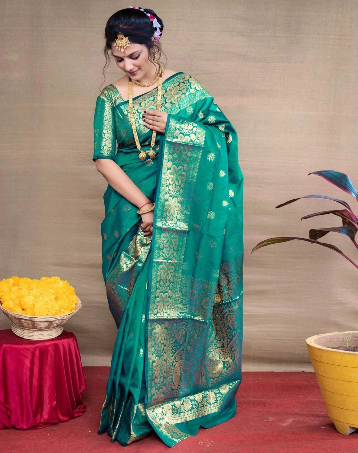  Avnika Woven Kanjivaram Festive Wear