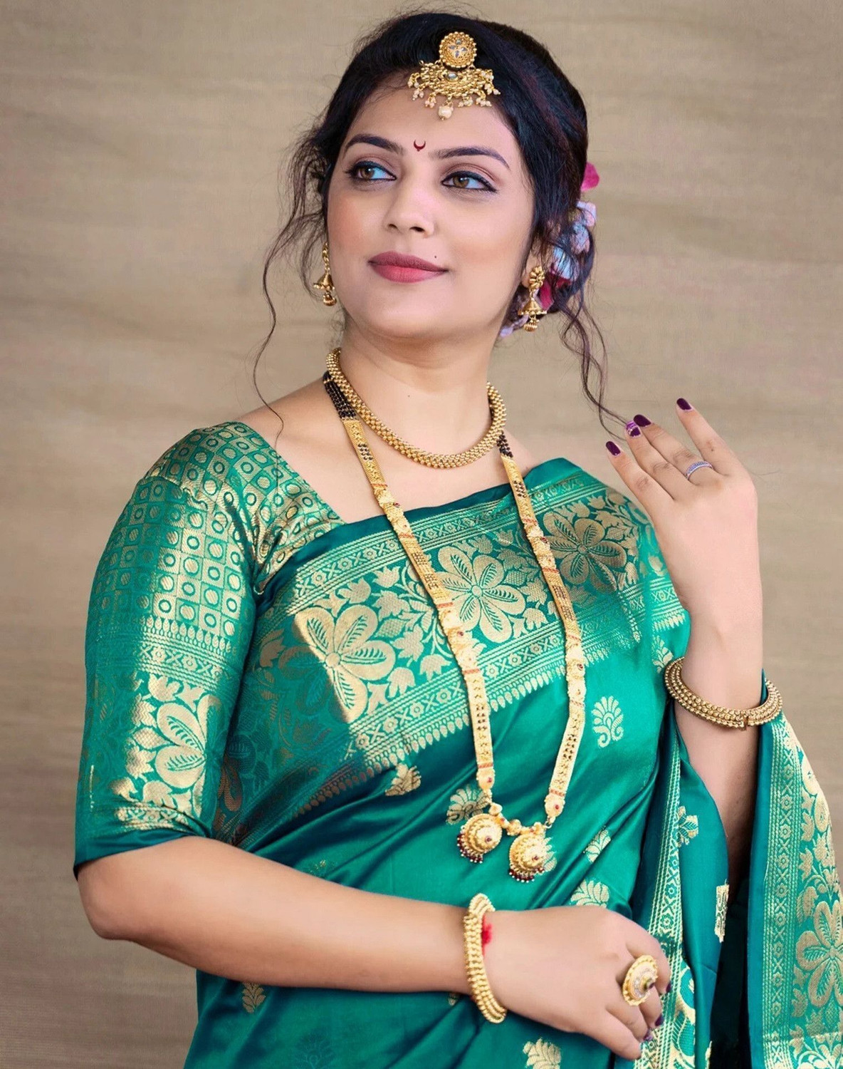  Avnika Woven Kanjivaram Festive Wear