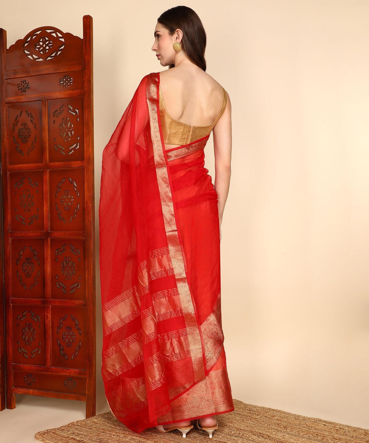  Dhrishti Embroidered Jacquard & Organza Saree
