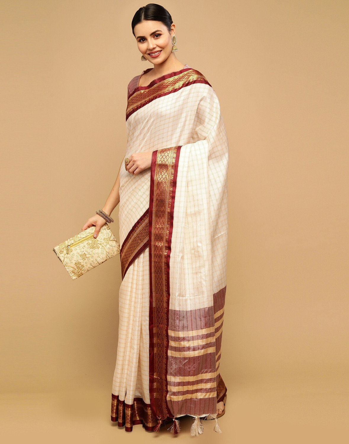 Sharini Kanjivaram Silk Blend Jacquard Saree