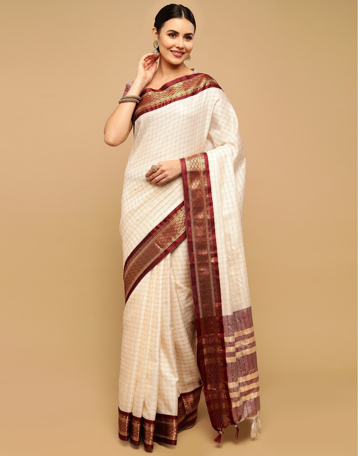 Sharini Kanjivaram Silk Blend Jacquard Saree