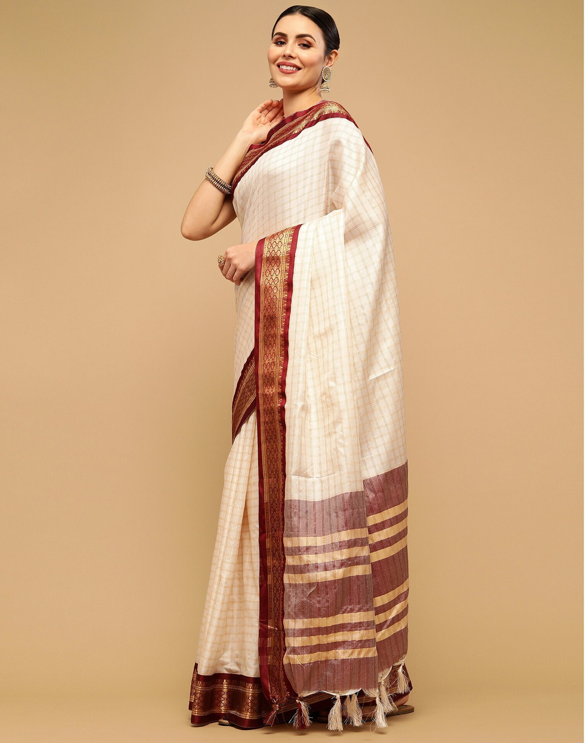 Sharini Kanjivaram Silk Blend Jacquard Saree