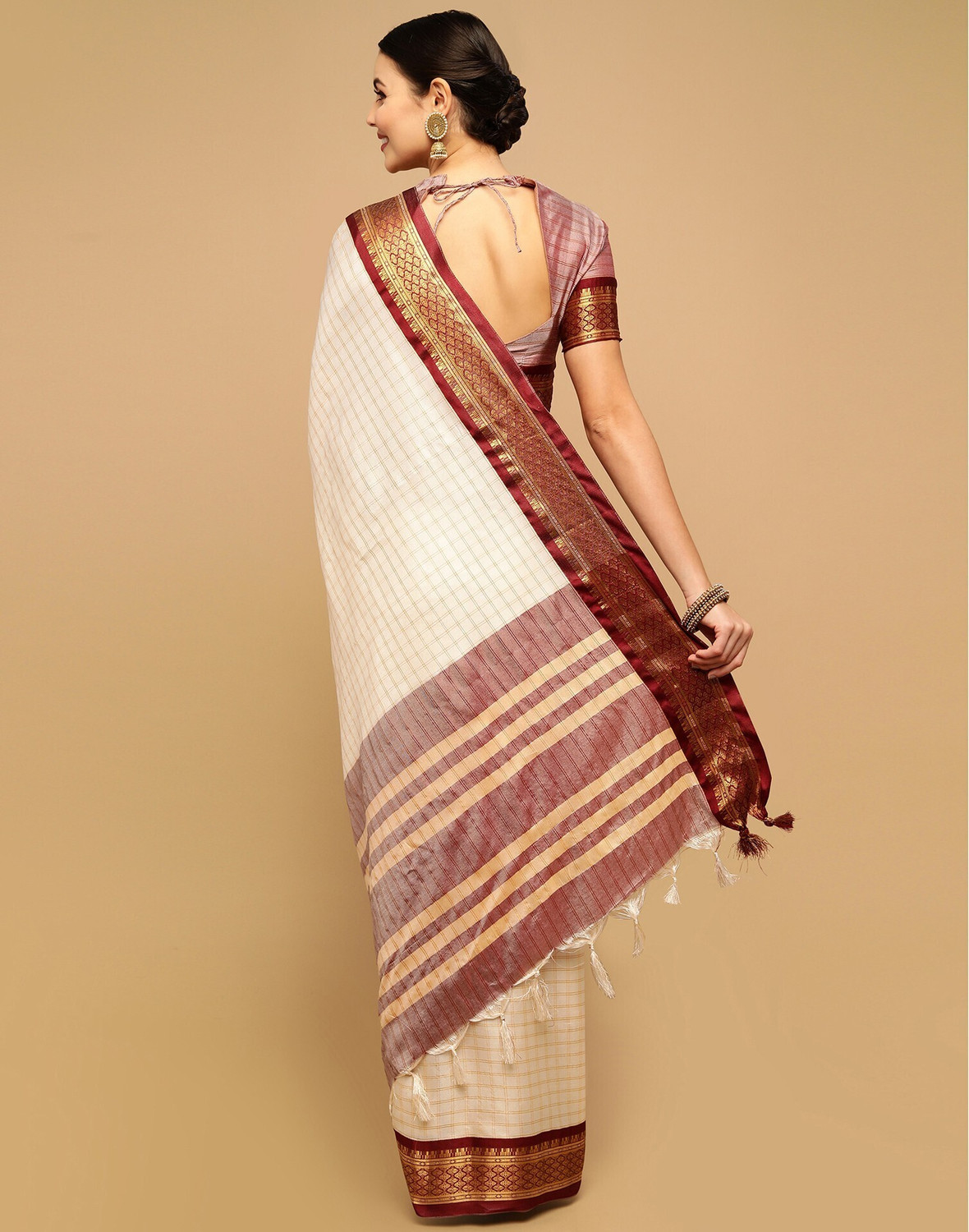 Sharini Kanjivaram Silk Blend Jacquard Saree