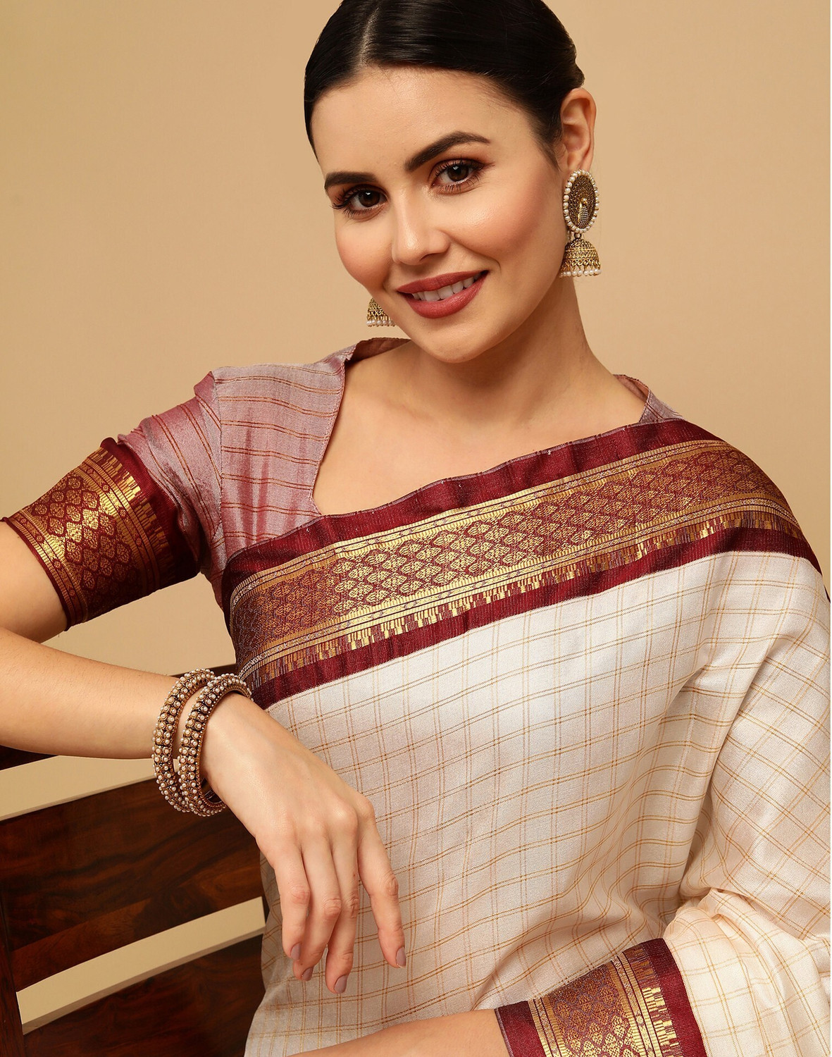 Sharini Kanjivaram Silk Blend Jacquard Saree