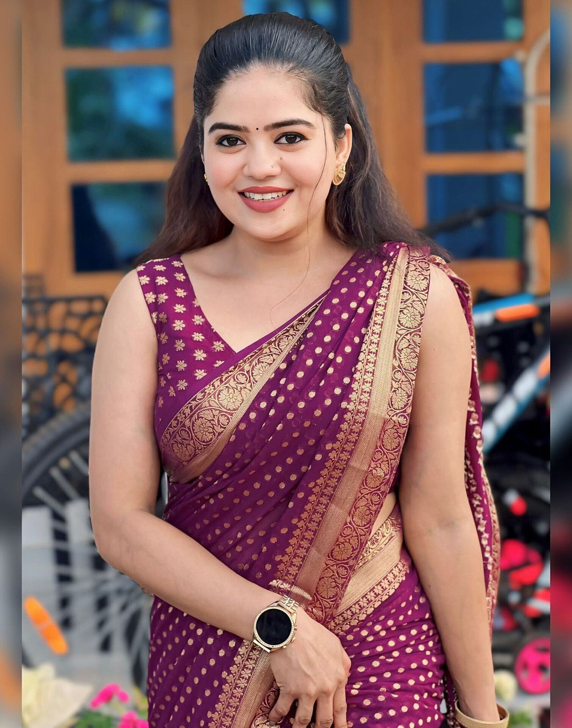 Sharini Banarasi Silk Blend Jacquard Saree