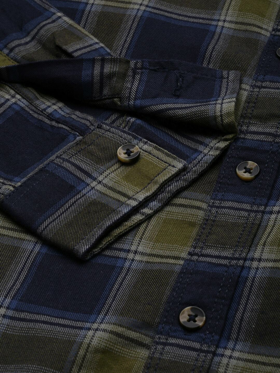 Ivaan Large-scale plaid shirt.