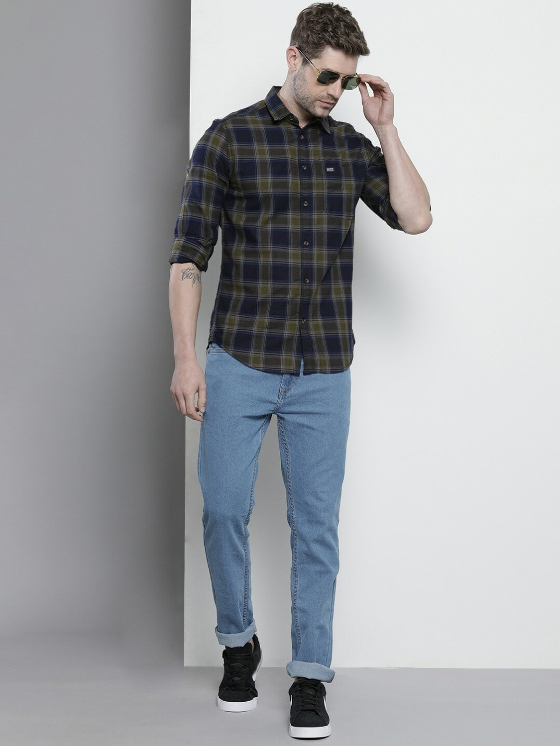 Ivaan Large-scale plaid shirt.