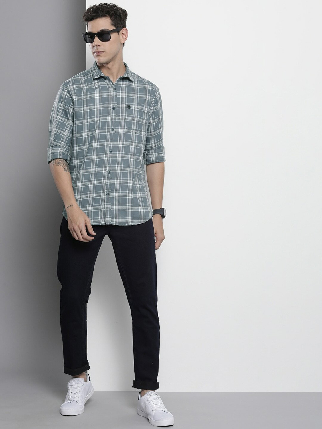 Ivaan Buttoned cuff roll shirt.