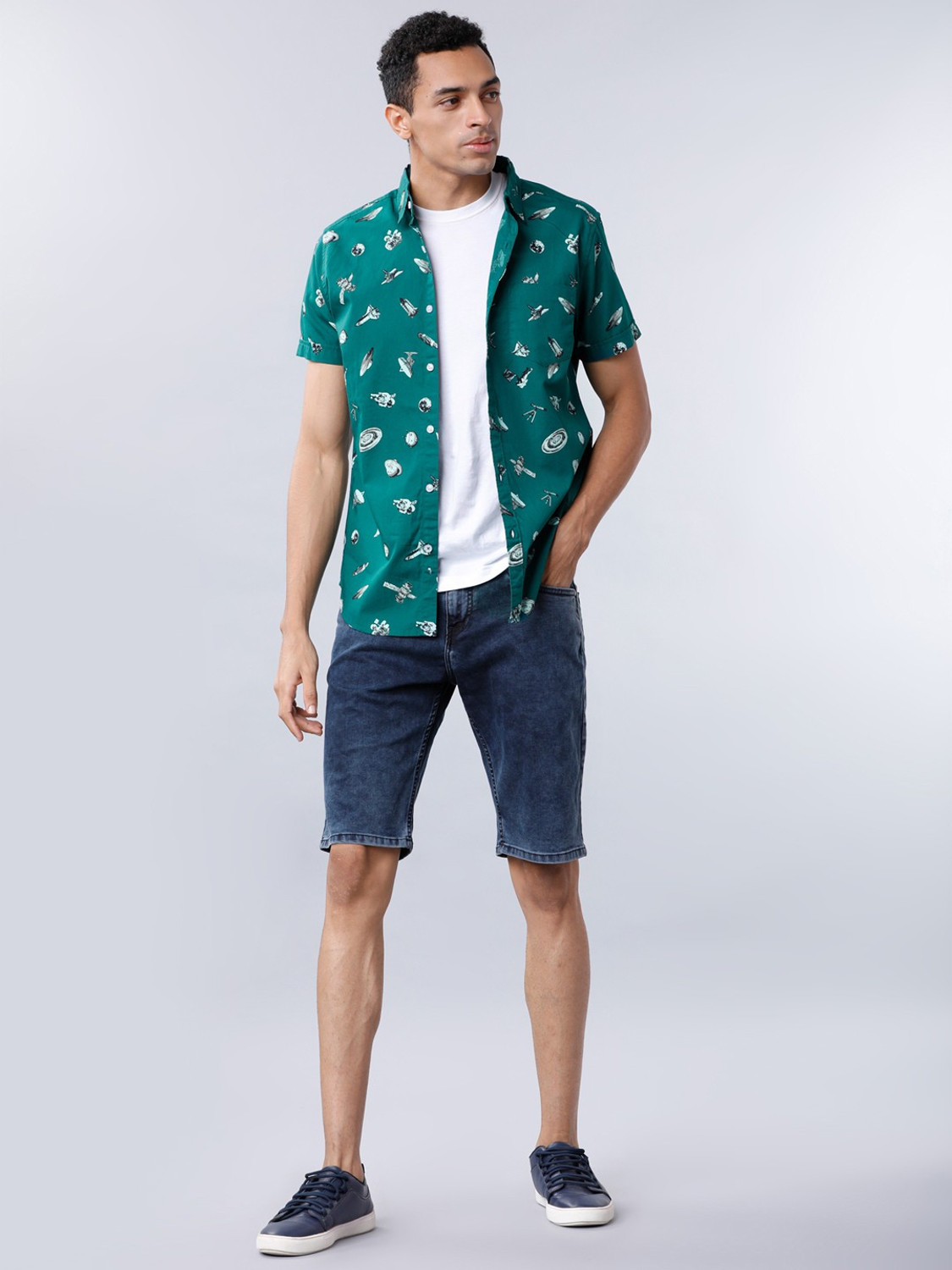 Havric Astronaut and satellite Print Shirt