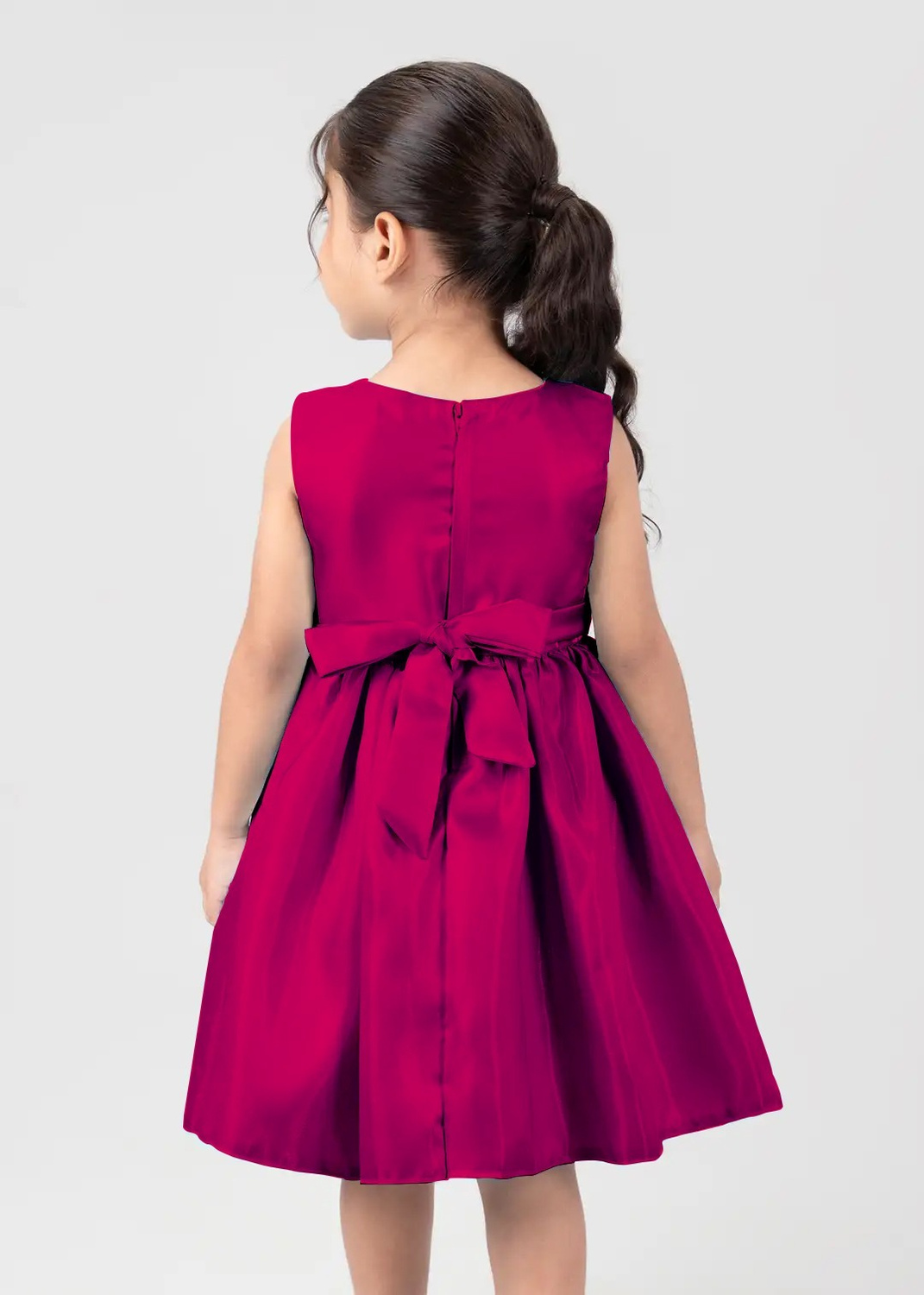 Parnika Sleeveless formal party dress