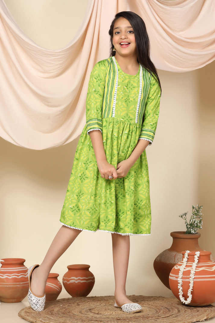 Fablina leaf-like motif Print Midi Dress