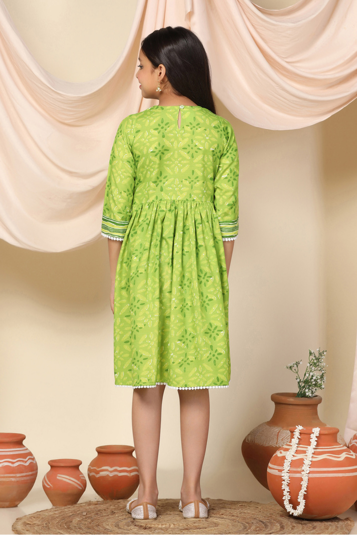 Fablina leaf-like motif Print Midi Dress