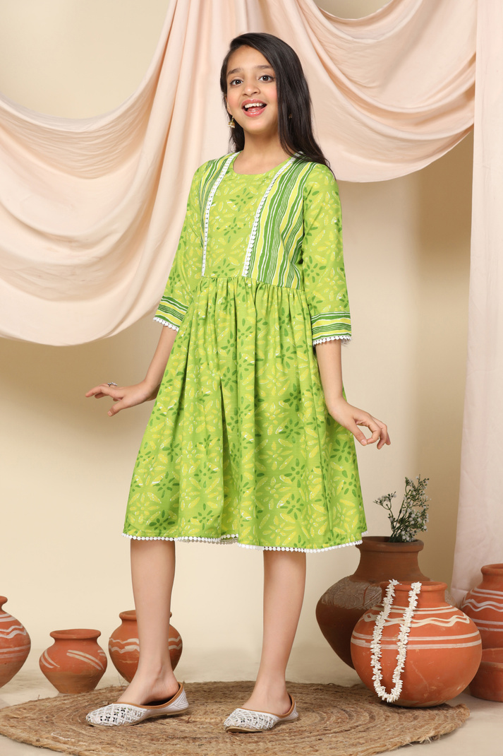 Fablina leaf-like motif Print Midi Dress
