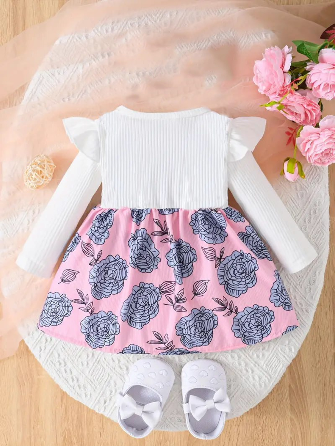 Parnika Sketched floral pattern