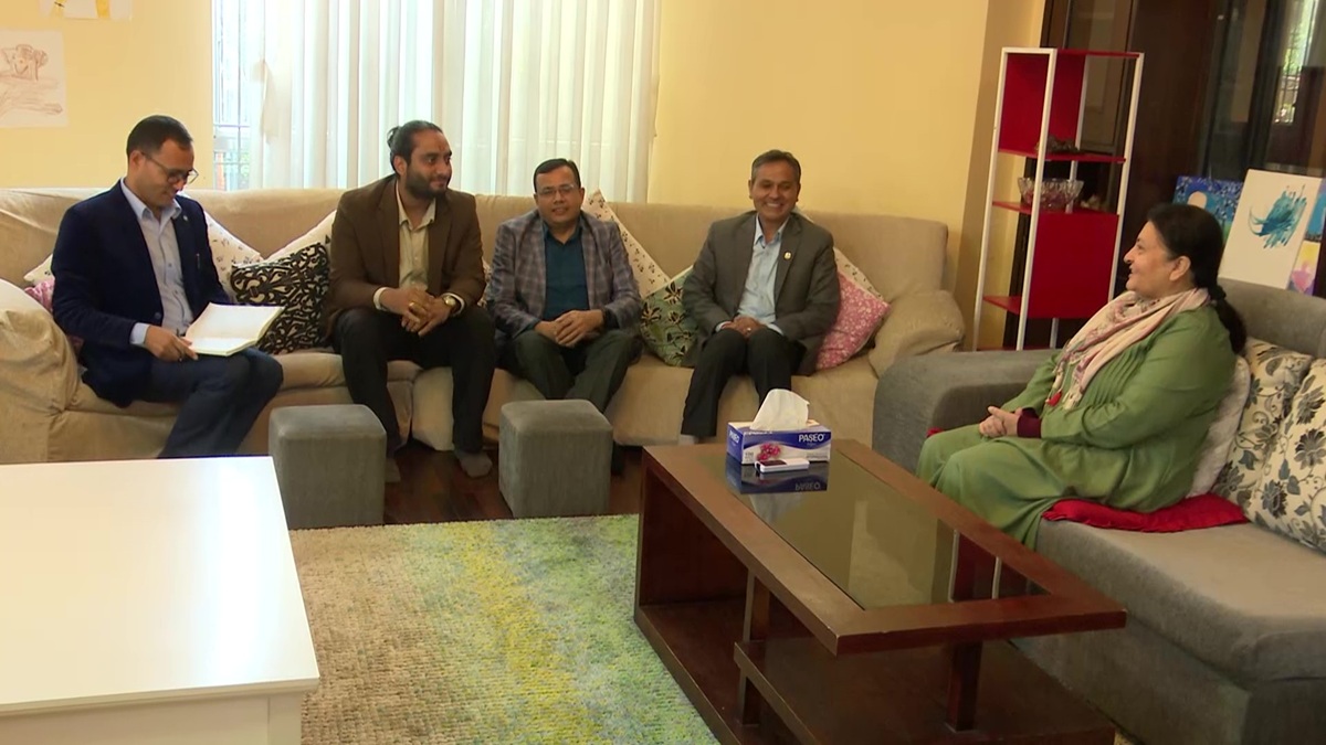 गृहमन्त्रीले गरे पूर्वराष्ट्रपति भण्डारीको क्षतिग्रस्त घरको निरीक्षण