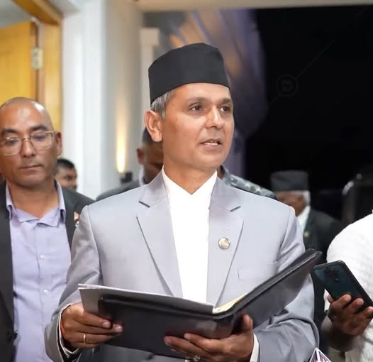 पीडितको उजुरी आए गिरीबन्धु जग्गा प्रकरणको फाइल खुल्छः गृहमन्त्री