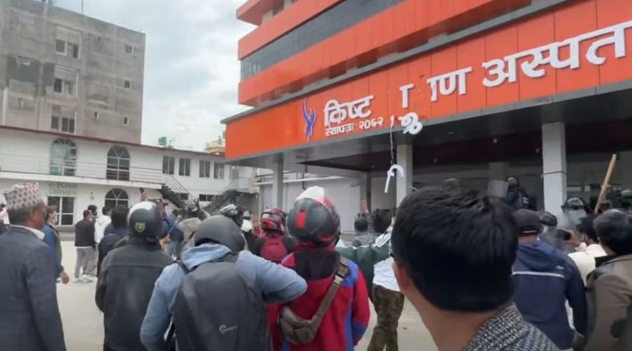 सुत्केरीको मृत्युपछि मृतकका आफन्तले गरे किष्ट अस्पताल तोडफोड