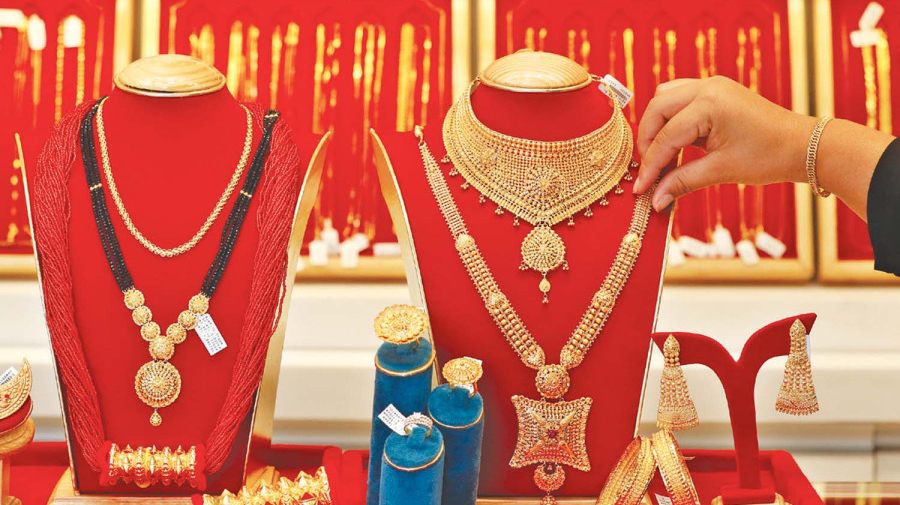 तोलामा ३ हजार ८ सय रुपैयाँले घट्यो सुनको मूल्य