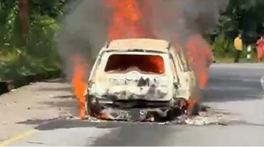 उदयपुरमा गुडिरहेको कारमा एक्कासी आगलागी, एकजना घाईते