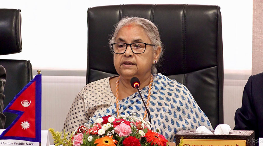 प्रधानमन्त्रीले निर्वाचनबारे ७ दलसँग छलफल गर्दै