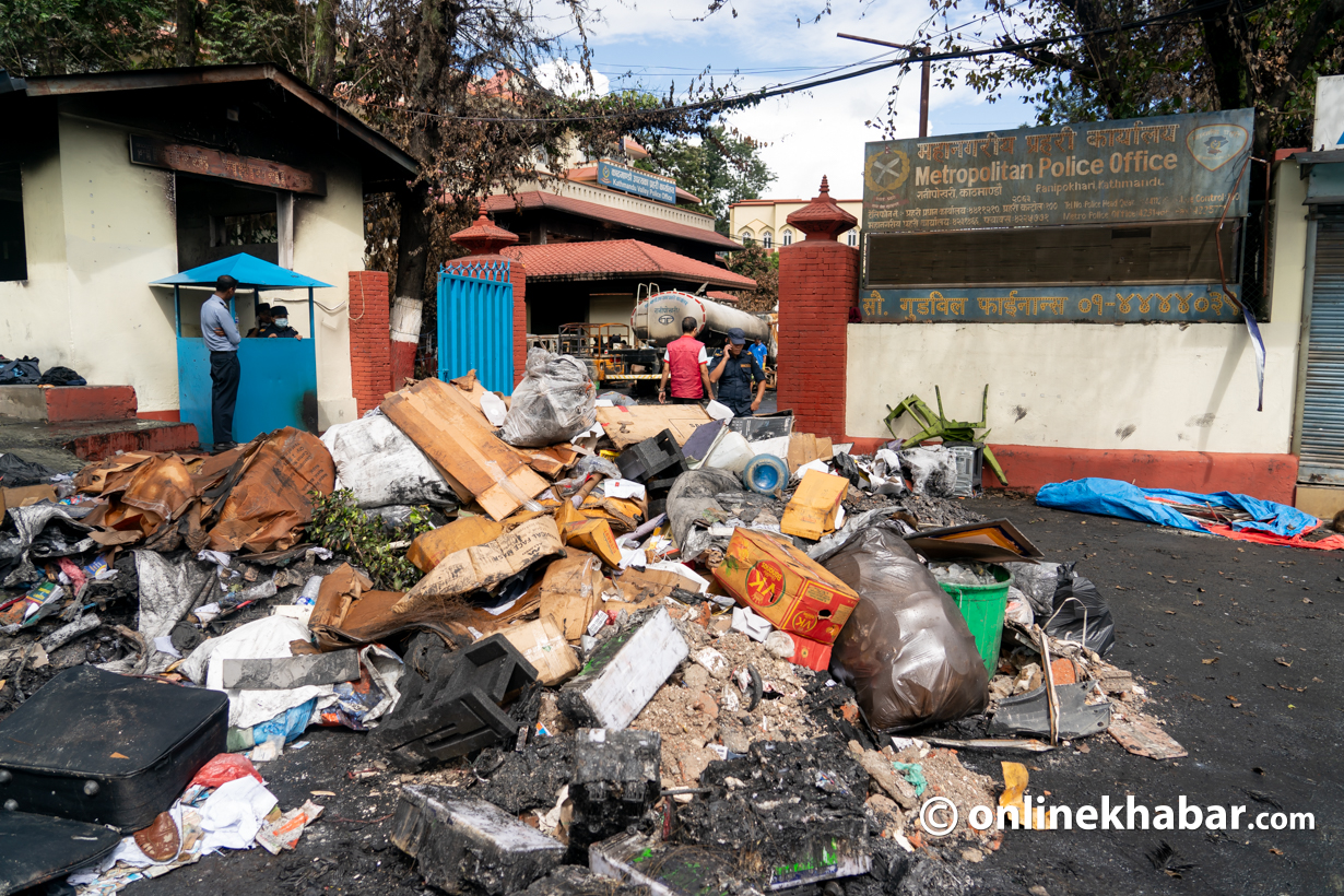 दुई तलाबाट हामफालेका प्रहरी : आफू जोगिए, साथी गुमाए