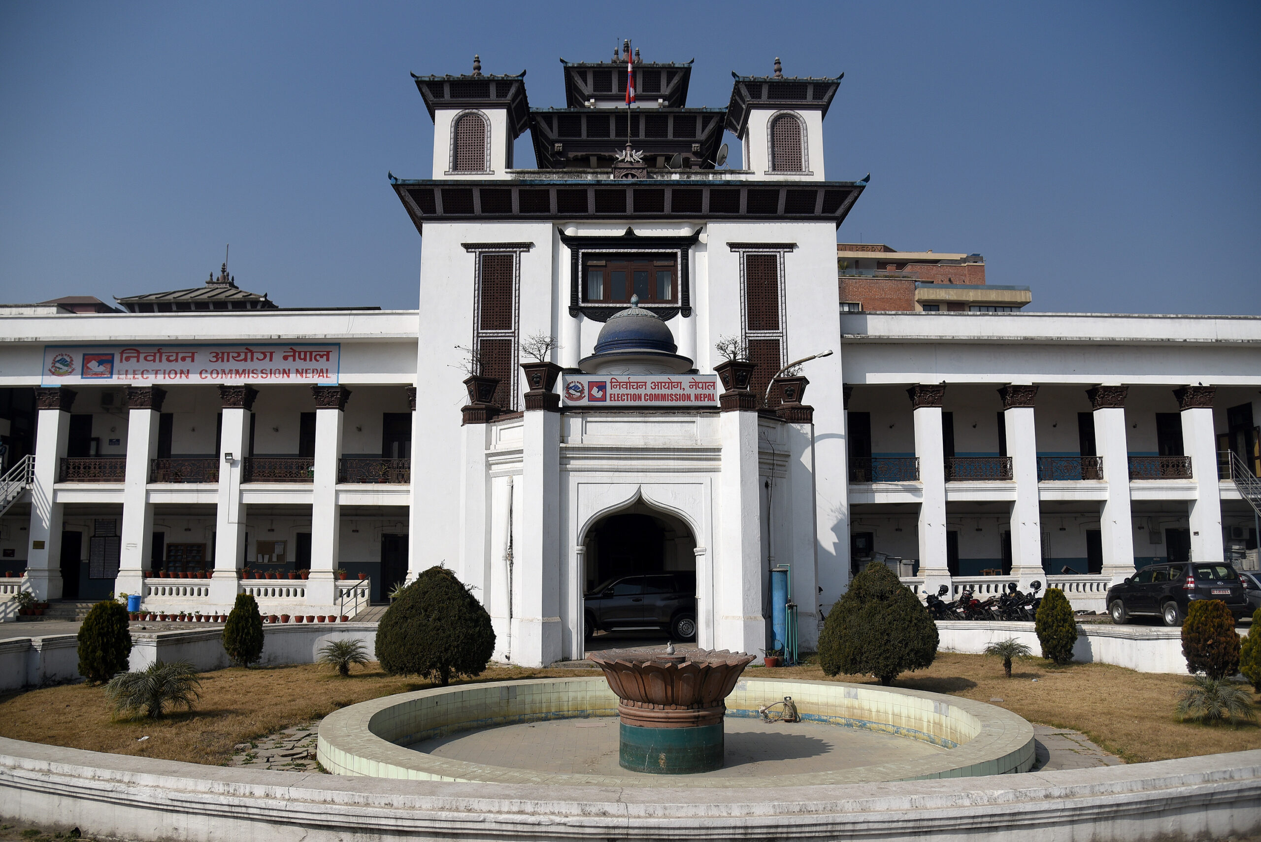 फागुन २१ को निर्वाचनमा भाग लिन ६४ दलले गरे आयोगमा दल दर्ता