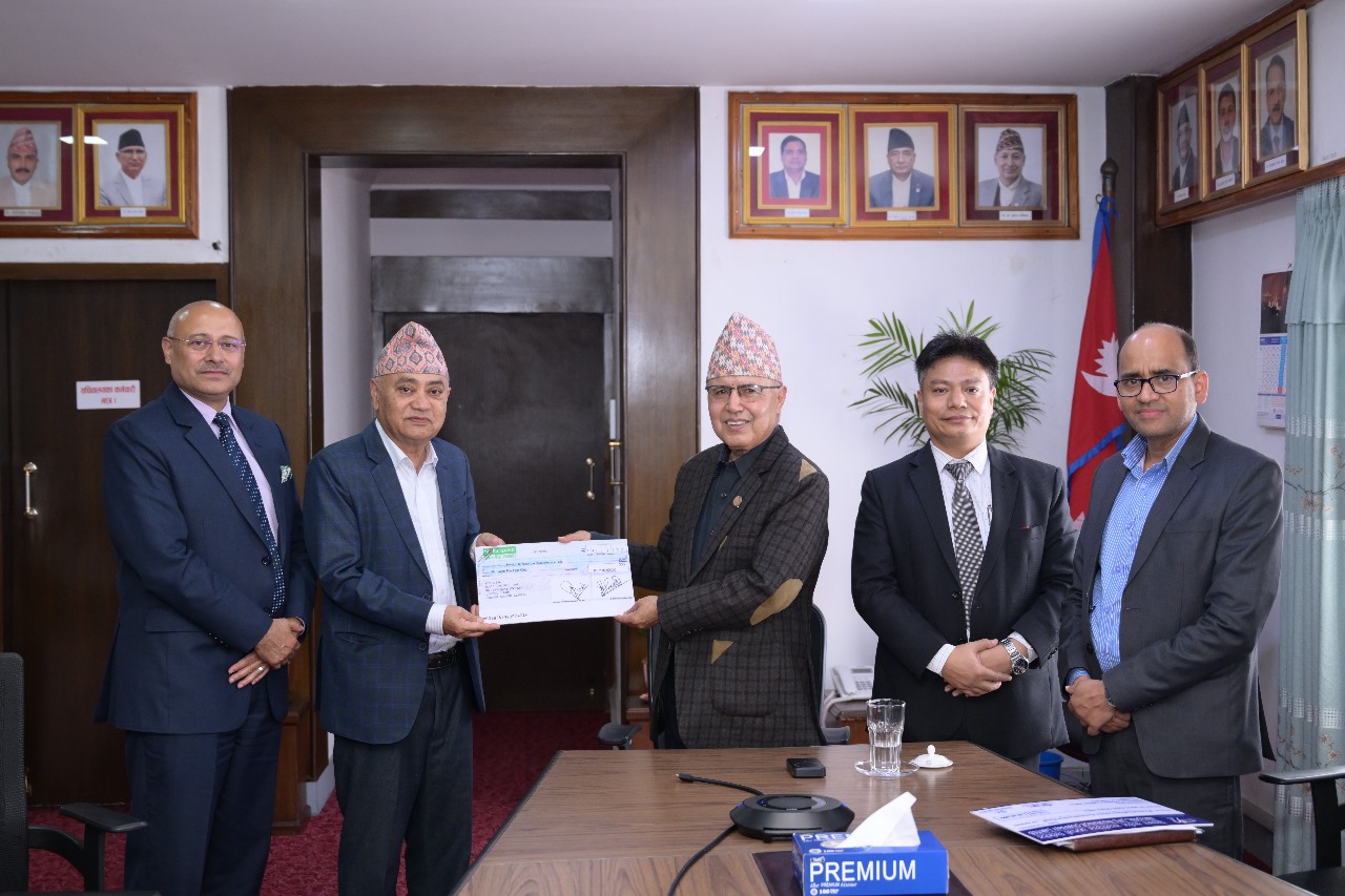 पुनर्निर्माण कोषमा नेशनल लाईफ इन्स्योरेन्स र  एनएलजी इन्स्योरेन्स कम्पनीको आर्थिक  सहयोग