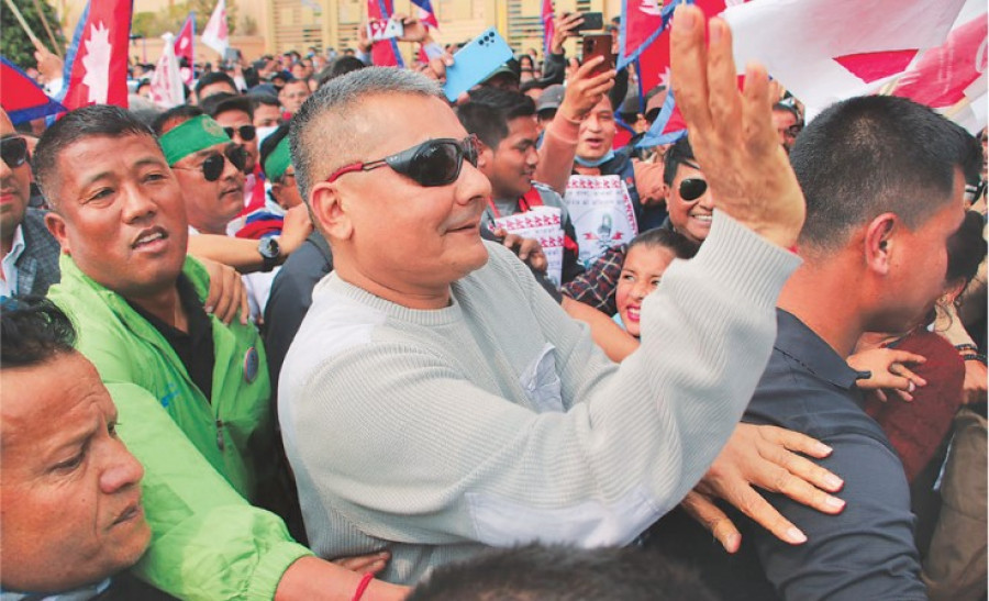 दुर्गा प्रसाईंले ‘नागरिक बचाउ दल नेपाल’ दर्ता गर्दै