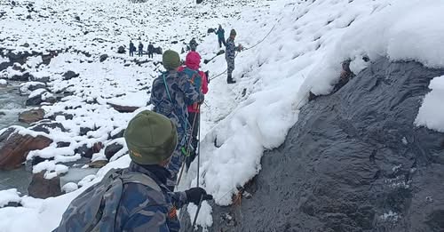 अलपत्र परेका पर्यटकको उद्धारका लागि सशस्त्र प्रहरी बल परिचालन