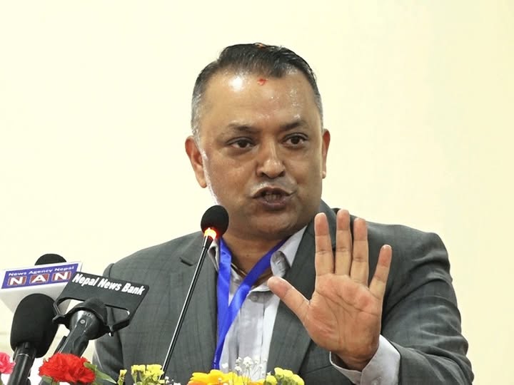 आगामी महाधिवेशनमा  काग्रेसको सभापतिमा उठ्ने गगन थापाको घोषणा