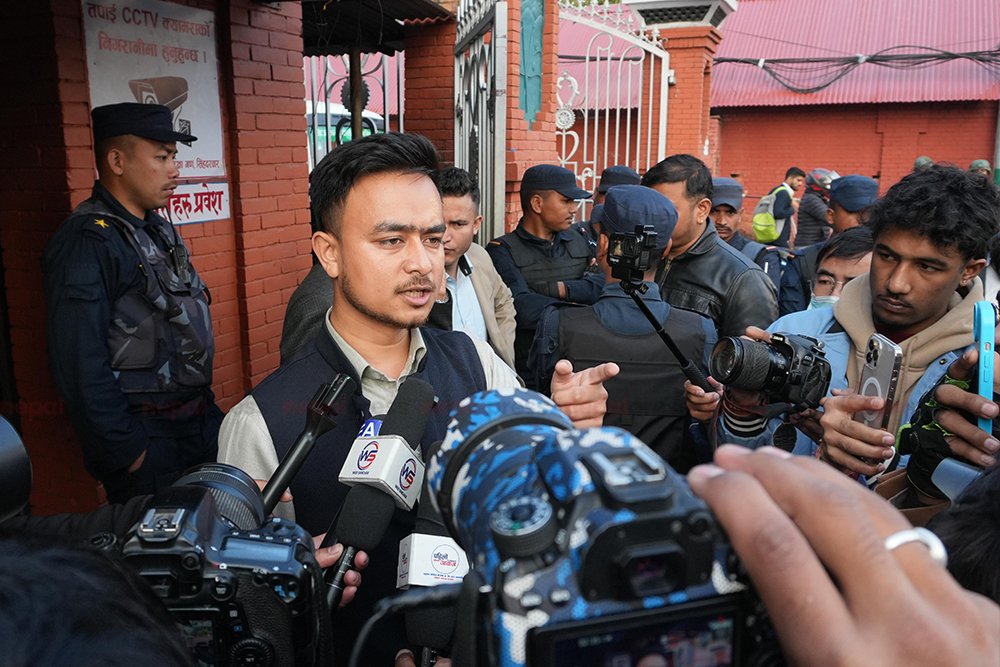 सिंहदरबार छिर्न नपाएपछि मिराज र रविकिरणसहित २१ जेन-जी समूहले गेटमै टाँसे मागपत्र