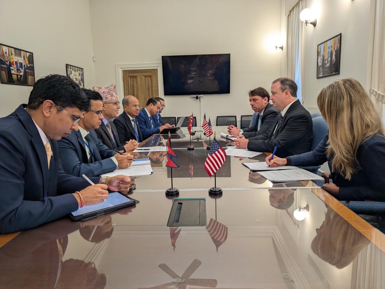 अर्थमन्त्रीद्वारा अमेरिकी उच्च पदस्थ अधिकारीहरु र विभिन्न दातृनिकाय सँग छलफल