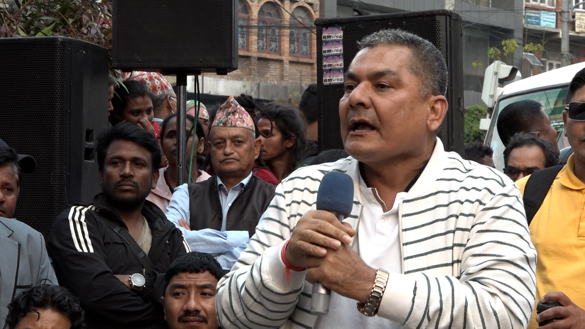 दुर्गा प्रसाईंलाई उपस्थित गराउन सर्वोच्च अदालतको आदेश