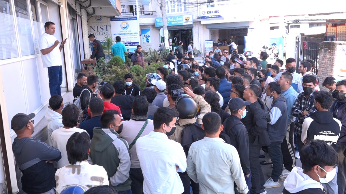 कोरिया पठाउन ढिलाइ गरेको भन्दै ईपीएस शाखा घेराउ