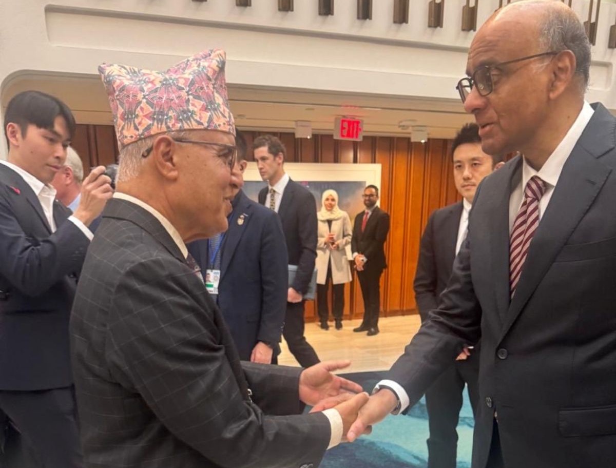 अर्थमन्त्री खनाल र सिङ्गापुरका राष्ट्रपति थरमनबिच भेटवार्ता