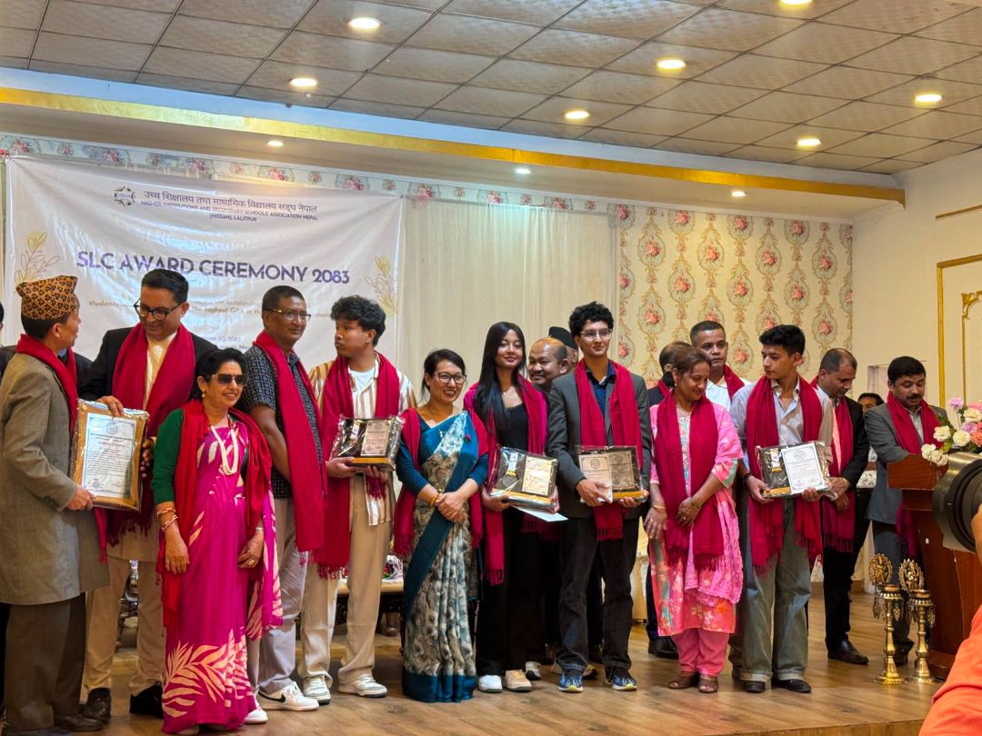 कक्षा १२ मा ३.९६ जीपीए ल्याउने युनाइटेड एकेडेमीका विद्यार्थीलाई हिसान ललितपुरको सम्मान